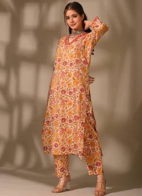 Floral printed v neck rayon kurta set for women 3
