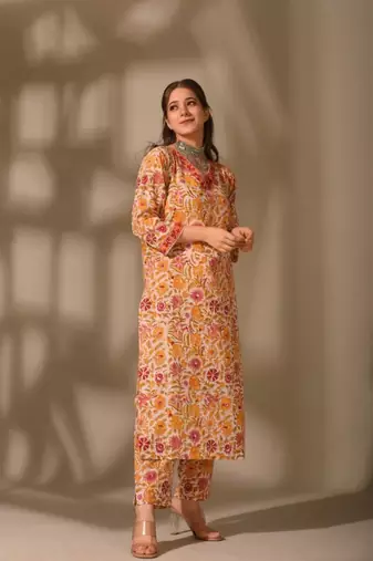 Floral printed v neck rayon kurta set for women