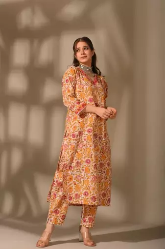 Floral printed v neck rayon kurta set for women