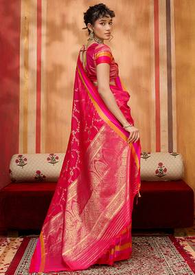 rani pink zari weaving silk blend saree 3