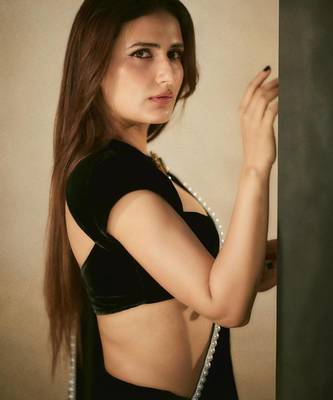 Black Viscose Velvet Peral Lace Work Saree with Blouse 3