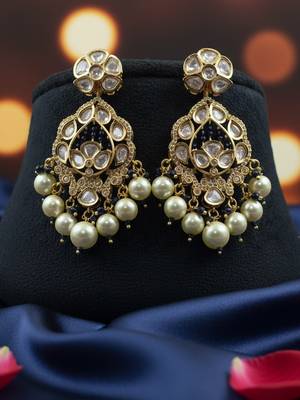 Elegant handcrafted pearl & golden plated necklace set 2