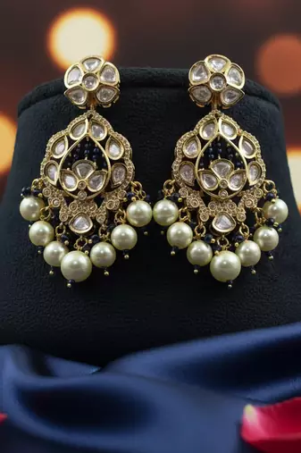 Elegant handcrafted pearl & golden plated necklace set