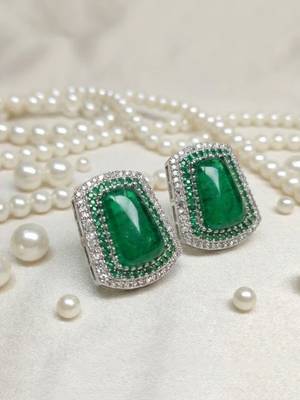 Elegant pearl choker set with grand emerald-green polki pendant 3