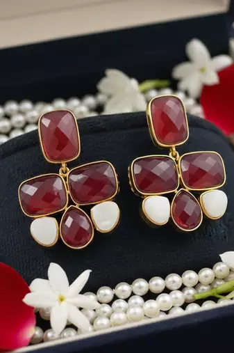Golden plated precious stone necklace set in red strawberry quartz & amethyst finish