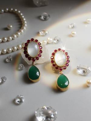 Designer brass necklace with semi-precious stones in gold plating 3
