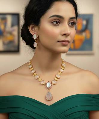 Semi-precious mop & pink quartz necklace set in golden finish 2