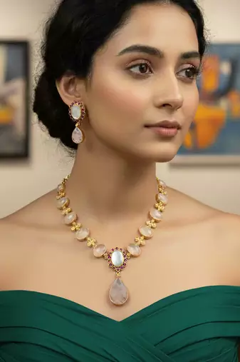 Semi-precious mop & pink quartz necklace set in golden finish