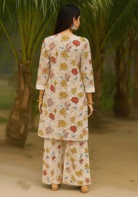 white cotton co ord set with floral print 2