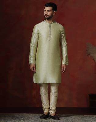 green dupion kurta pyjama set for men with solid design 2