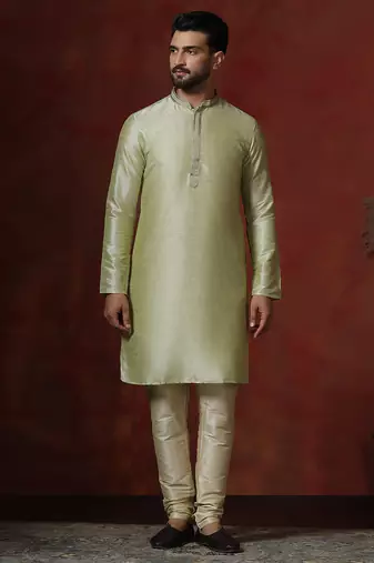 green dupion kurta pyjama set for men with solid design