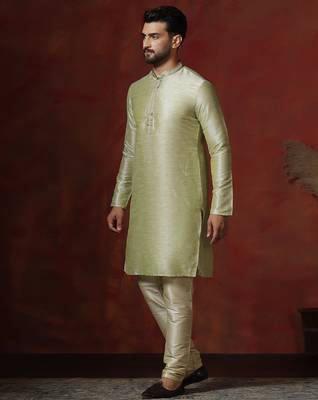 green dupion kurta pyjama set for men with solid design 3