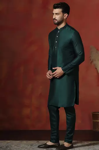 green dupion kurta pyjama set for men with solid design