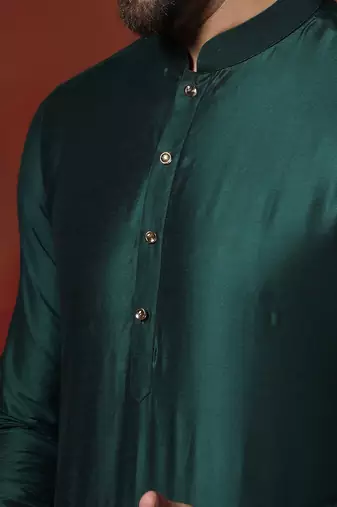 Green dupion kurta pyjama set for men with printed design
