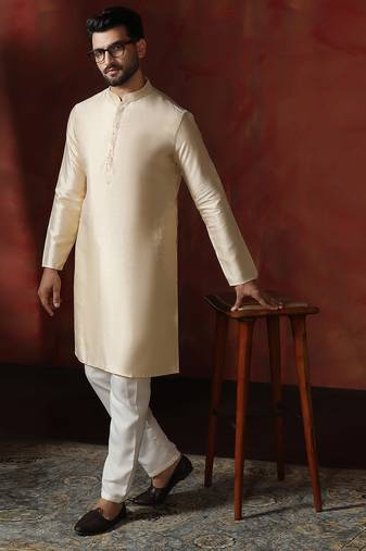 cream dupion kurta pyjama set for men with solid design