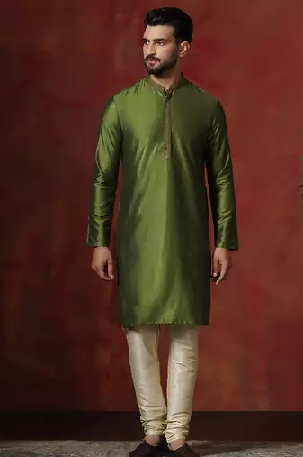 green dupion kurta pyjama set for men with solid design