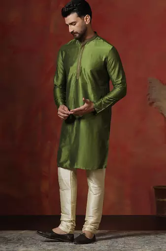 green dupion kurta pyjama set for men with solid design