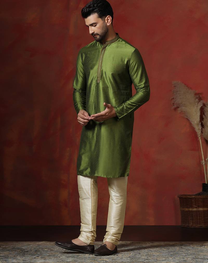 green dupion kurta pyjama set for men with solid design