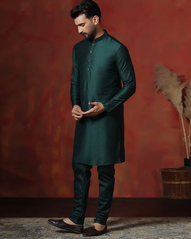 green dupion kurta pyjama set for men with solid design