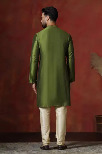green dupion kurta pyjama set for men with solid design