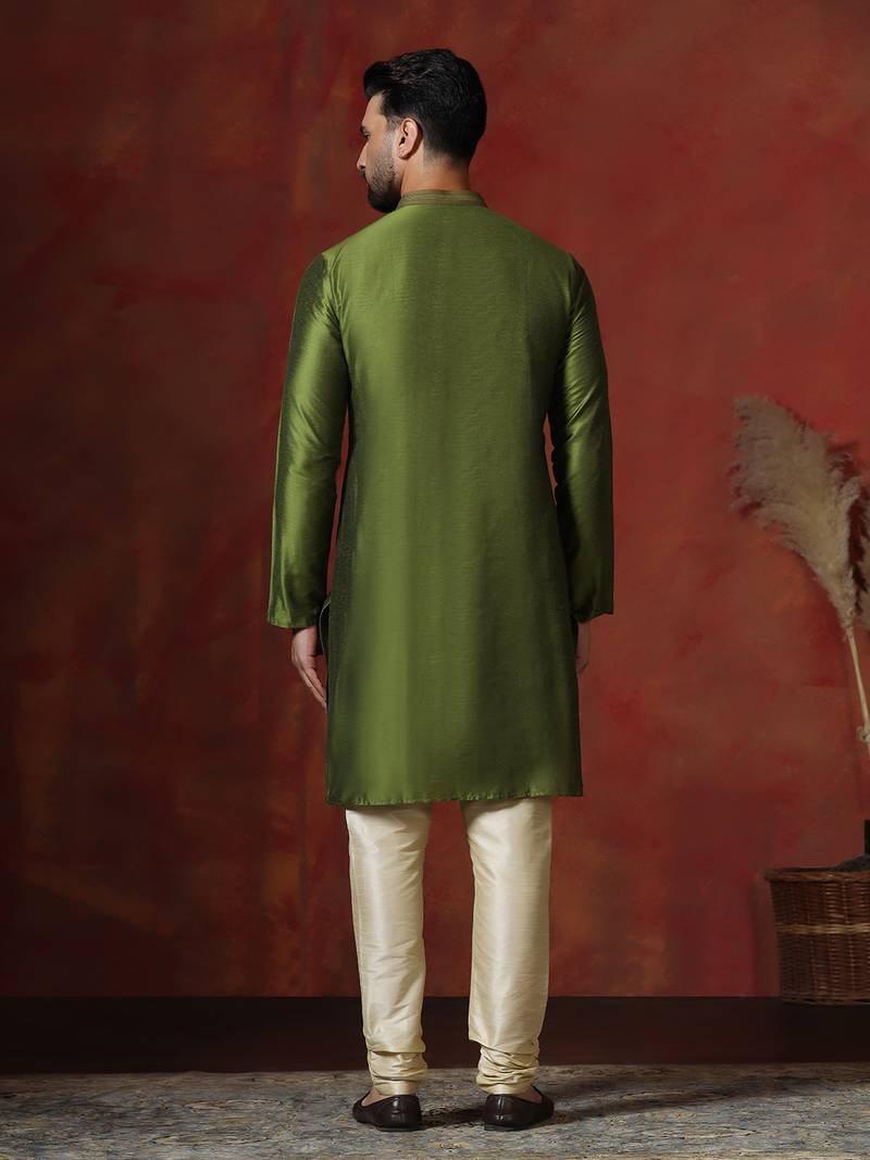 green dupion kurta pyjama set for men with solid design