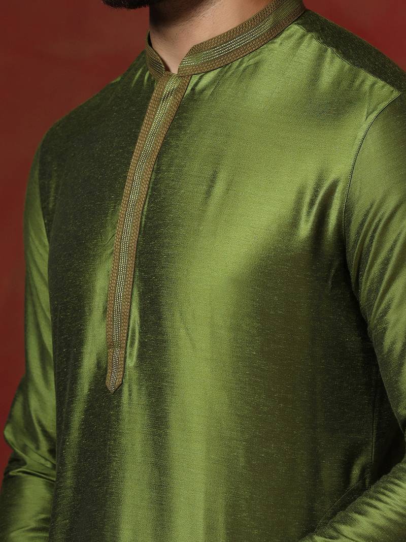 green dupion kurta pyjama set for men with solid design