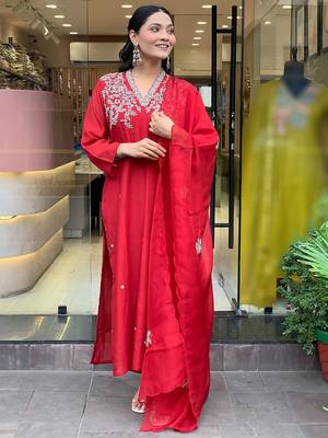 Red chanderi heavy thread embroidery work kurta pant set 2