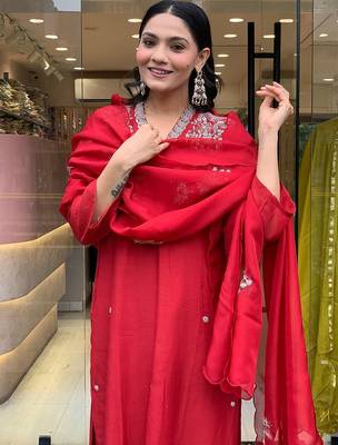 Red chanderi heavy thread embroidery work kurta pant set 3