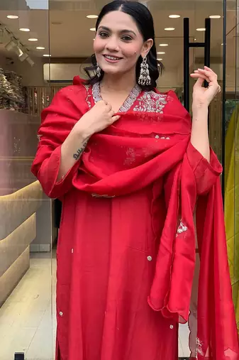Red chanderi heavy thread embroidery work kurta pant set