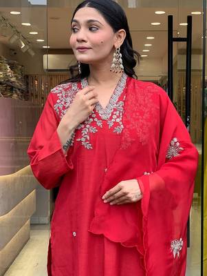 Red chanderi heavy thread embroidery work kurta pant set 4