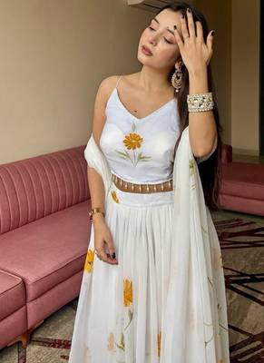 White Hand-Painted Floral Work Pure Organza Lehenga Choli with Designer Blouse and Kodi Work Border 4