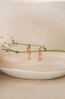 Rose gold-plated star twinkle hoop earring 3