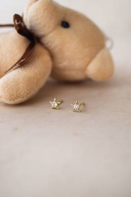 Gold-plated star twinkle stud cubic zirconia earring 1