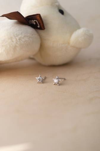 Rhodium-plated star twinkle stud cubic zirconia earring