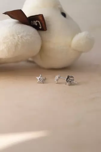 Rhodium-plated star twinkle stud cubic zirconia earring
