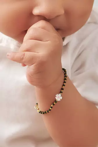 Gold-plated flower black beads nazariya bracelet