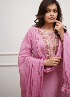 pink embroidered kurti pant dupatta set 4