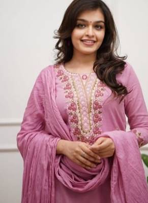 pink embroidered kurti pant dupatta set 5