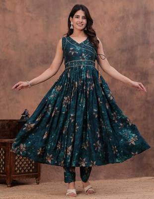 teal green embroidered kurti of premium modaal chanderi kurti pant dupatta set 4