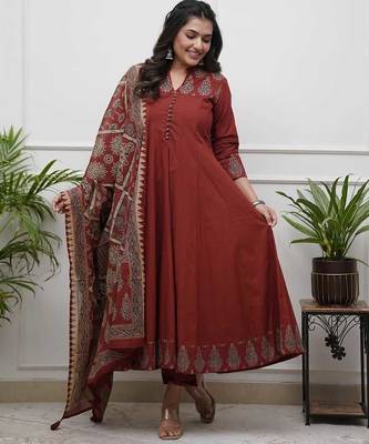  maroon anarkali kurta set with a printed dupatta 1