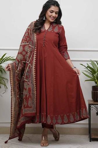 maroon anarkali kurta set with a printed dupatta