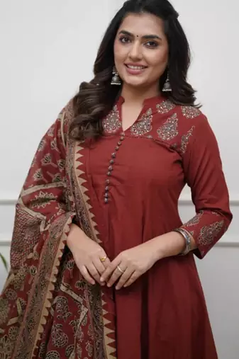 maroon anarkali kurta set with a printed dupatta