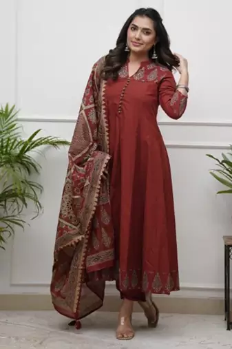 maroon anarkali kurta set with a printed dupatta
