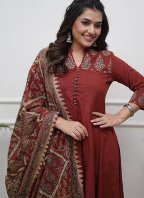  maroon anarkali kurta set with a printed dupatta 4