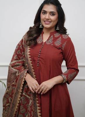  maroon anarkali kurta set with a printed dupatta 5