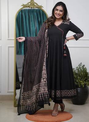  black anarkali kurta set with a printed dupatta 1