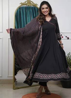  black anarkali kurta set with a printed dupatta 2