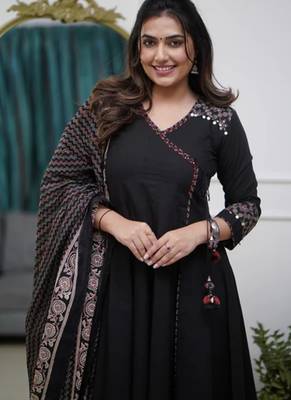  black anarkali kurta set with a printed dupatta 4