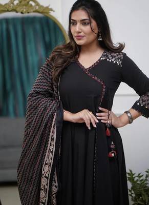  black anarkali kurta set with a printed dupatta 5