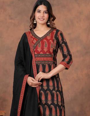 black and red paisley printed kurti set with a dupatta 4